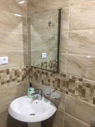 Гостевой дом Panorama Кутаиси Классический четырехместный номер-1