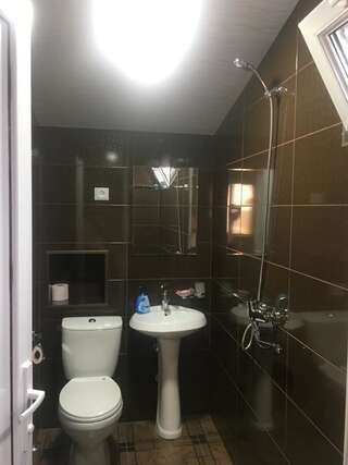 Гостевой дом Panorama Кутаиси Двухместный номер с 1 кроватью и собственной ванной комнатой-3