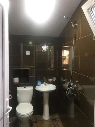 Гостевой дом Panorama Кутаиси Двухместный номер с 1 кроватью и собственной ванной комнатой-9